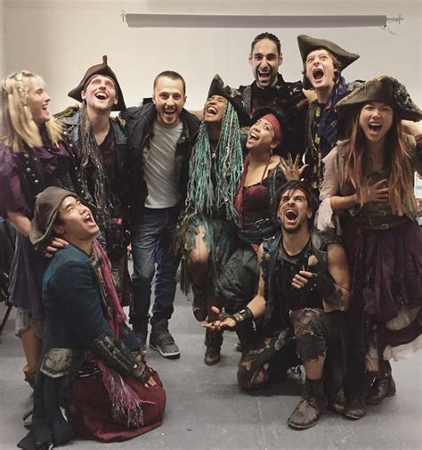 descendants 2 pirate crew